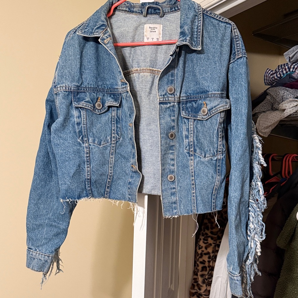 Bershka Distressed Cropped Light Blue Denim Jacket with Fringe Sleeve